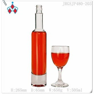 בקבוק וודקה ריק מזכוכית